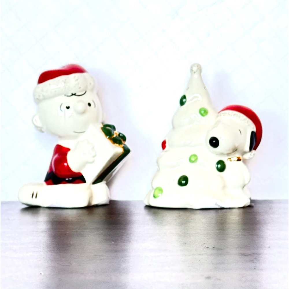 Snoopy’s Christmas Salt and Pepper Shaker 2004 NEW